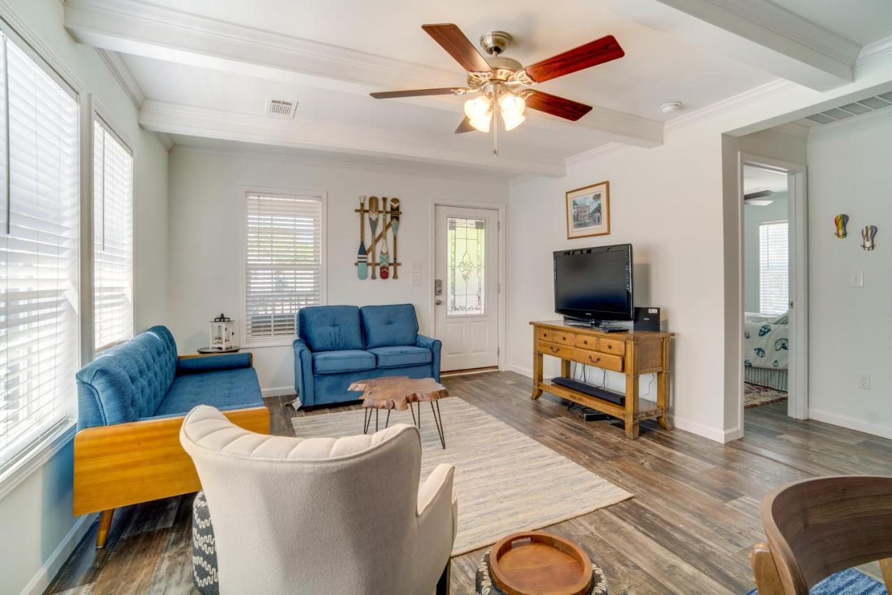 Charleston Home With Porch - 3 Mi To Folly Beach! Exterior photo